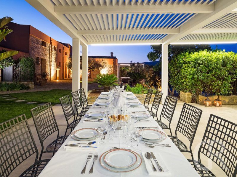 villa-ager-costa-gedeckter-tisch-im-freien.jpg