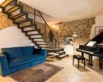 villa-ager-costa-treppenaufgang-am-piano.jpg