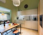 villa-agnese-kueche-mit-esstisch.jpg