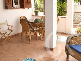 villa-al-mare-terrasse-mit-gemuetlichen-sitzmoebeln.jpg
