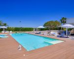 villa-anthea-schwimmbad-mit-sonnenschirmen.jpg