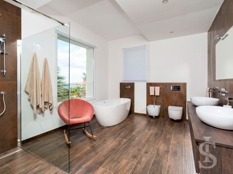 villa-artemare-grosses-bad.jpg