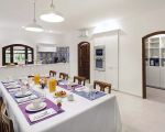 villa-blue-moon-einladend-gedeckter-tisch.jpg