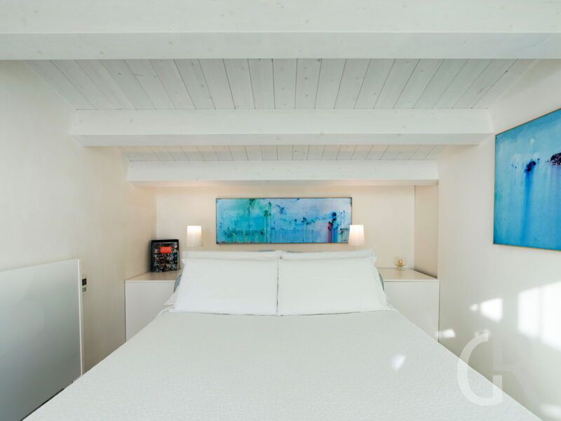 villa-blumarine-grosses-weisses-doppelbett.jpg