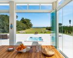 villa-caponegro-blick-zur-terrasse-und-zum-meer.jpg