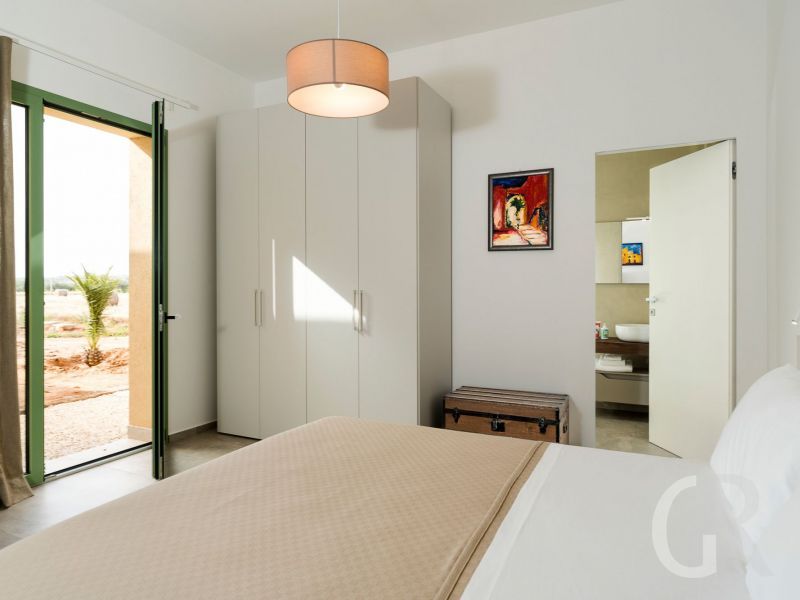 villa-cavale-schlafbereich-mit-kleiderschrank.jpg