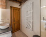villa-continella-badezimmer-duschbad-und-waschbecken.jpg