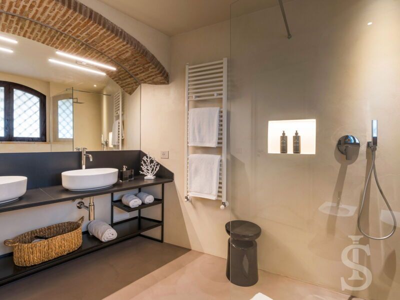 villa-continella-badezimmer-mit-duschbad.jpg