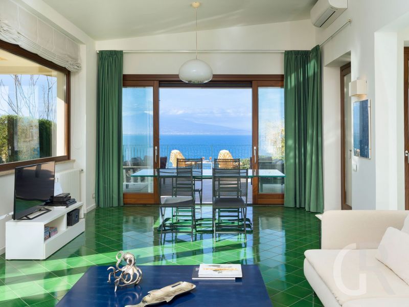 villa-coralia-wohnzimmer-mit-aussicht.jpg