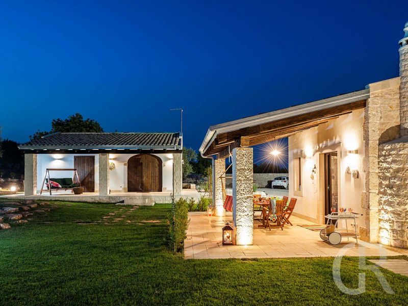 villa-corte-moscata-villa-am-abend.jpg