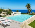 villa-del-mito-pool-am-meer.jpg