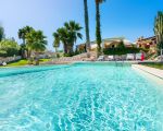 villa-del-mito-villa-und-pool.jpg