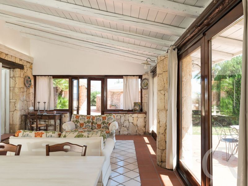 villa-del-mito-wohnbereich-mit-ausgang-ins-freie.jpg