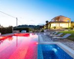 villa-dora-beleuchteter-pool.jpg