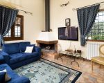 villa-dora-wohnzimmer-mikt-kamin.jpg