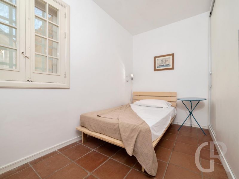 villa-elettra-schlafzimmer-mit-bett.jpg