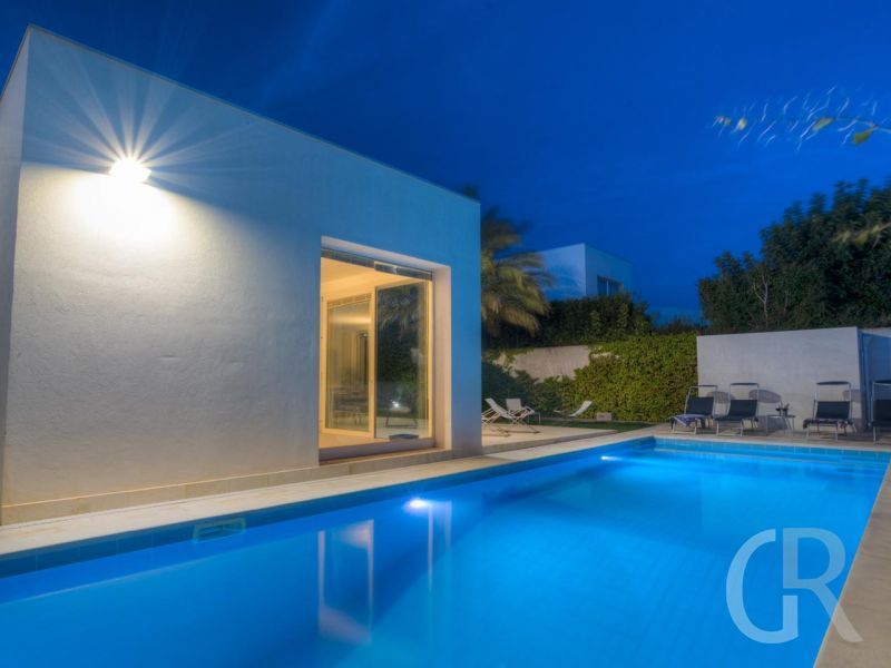 villa-federica-mit-pool-am-abend.jpg