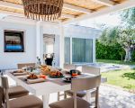 villa-flora-gedeckter-tisch.jpg