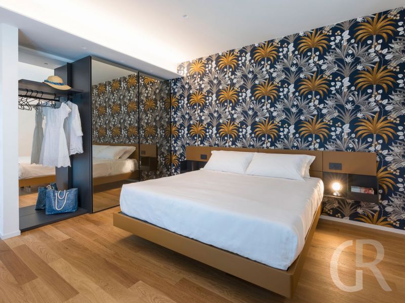 villa-gianos-doppelbett-und-kleiderschrank.jpg