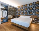 villa-gianos-doppelbett-und-kleiderschrank.jpg
