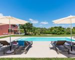 villa-gira-sole-sonnenliegen-am-schwimmbad.jpg