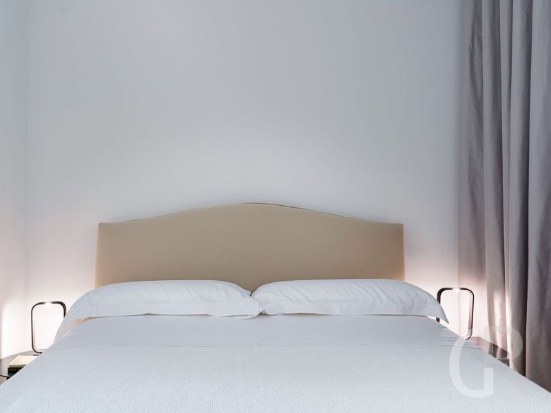 villa-hermes-schlafraum-mit-doppelbett.jpg