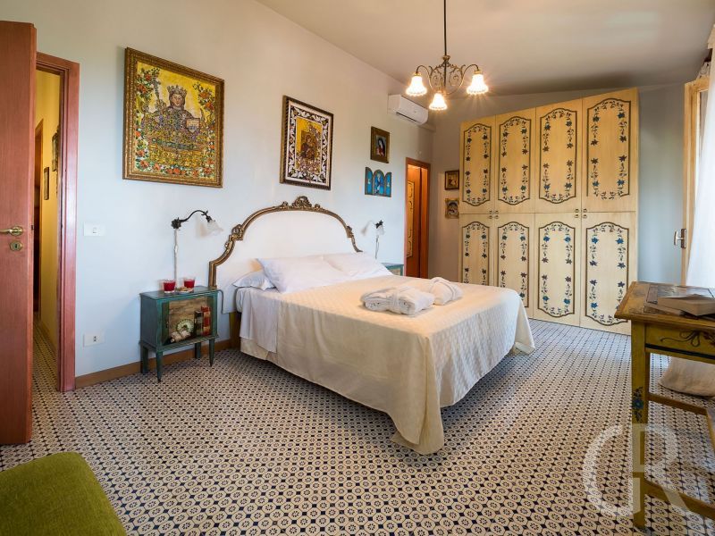 villa-la-boheme-schlafzimmer-mit-bett.jpg
