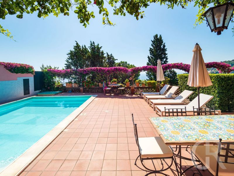 villa-la-boheme-schwimmbad-mit-terrasse.jpg