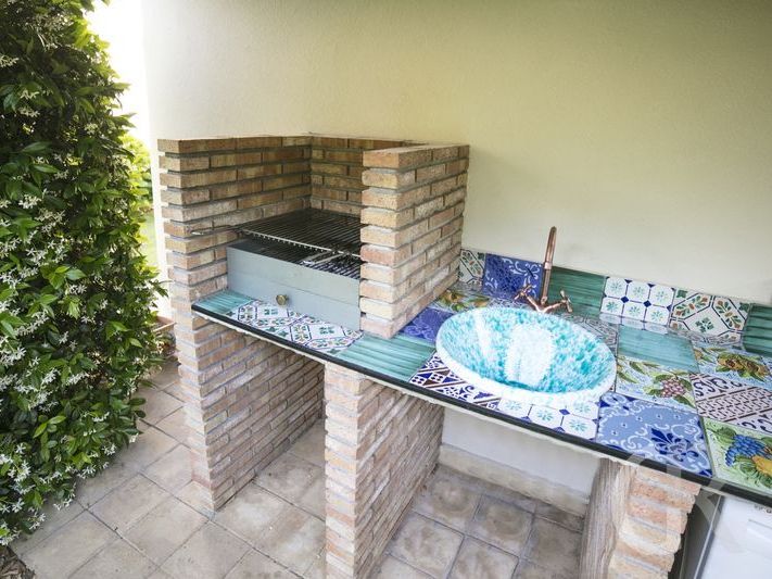 villa-laura-gemauerte-sommerkueche.jpg
