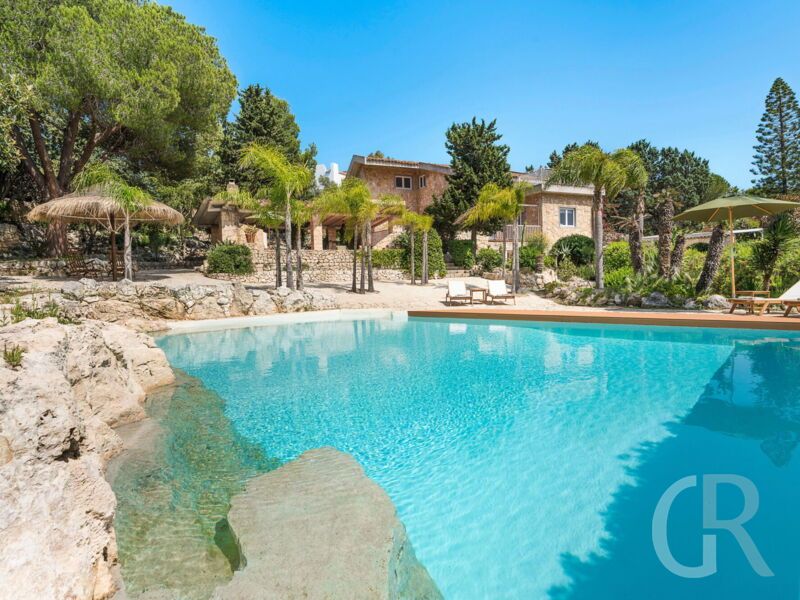 villa-maddalena-grosser-pool.jpg