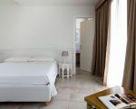 villa-maddalena-schoenes-gemuetliches-doppelbett.jpg