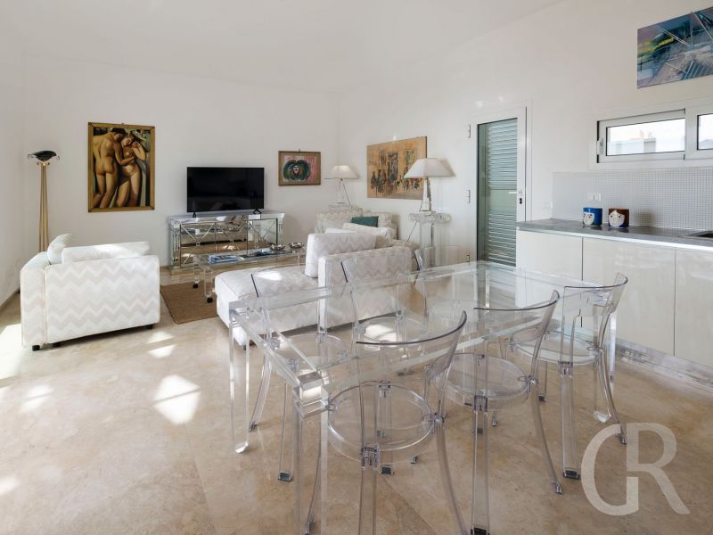 villa-mare-dentro-wohnzimmer-mit-esstisch.jpg
