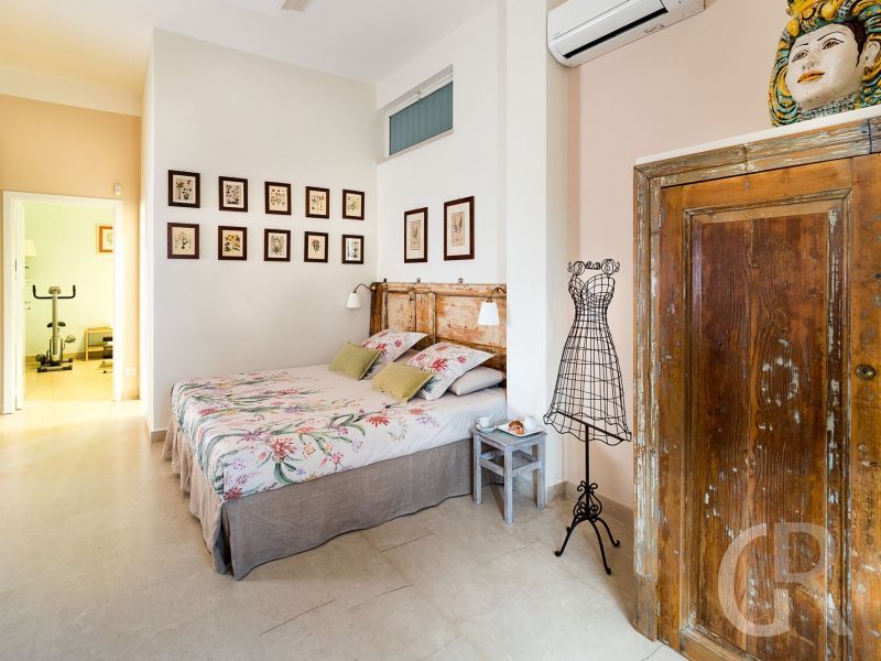villa-mila-schlafzimmer-mit-doppelbett.jpg