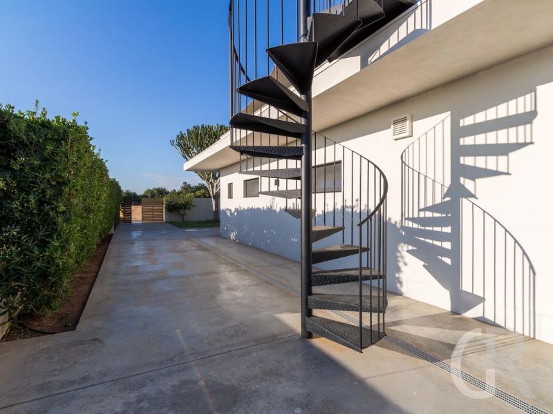 villa-persefone-treppe-zur-dfachterrasse.jpg