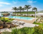 villa-pietra-del-sole-pool-mit-palmen.jpg