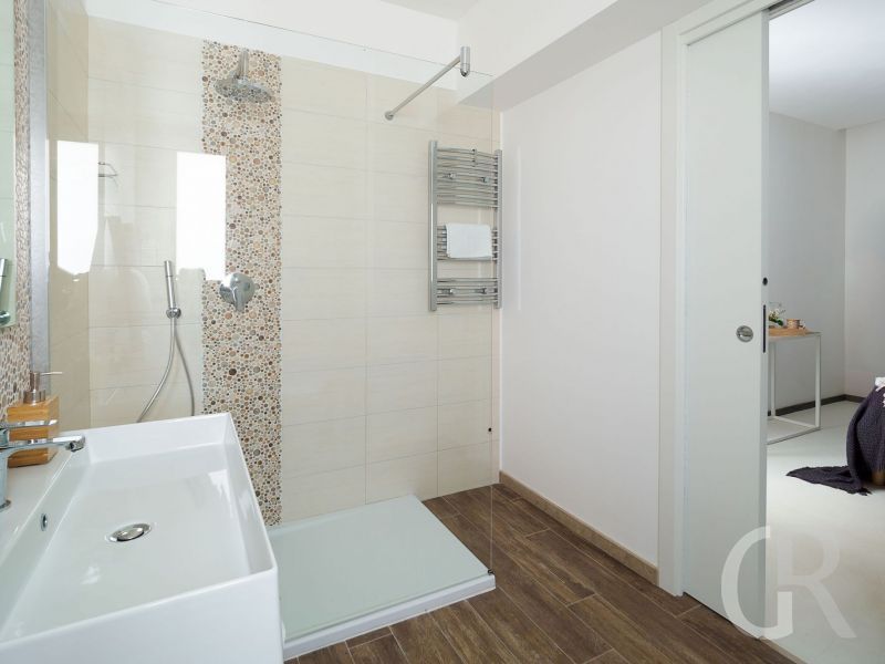 villa-pietra-del-sole-weisses-bad.jpg