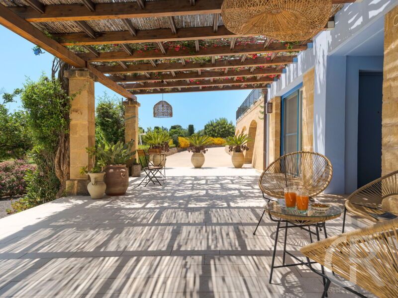 villa-pigna-blue-ueberdachte-terrasse.jpg