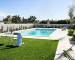 villa-rita-rasen-am-pool.jpg