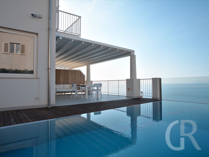 villa-salina-pool-und-terrasse.jpg