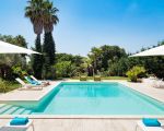 villa-san-ciro-pool-mit-sonnenliegen.jpg
