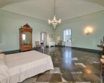 villa-scifazzo-doppelzimmer-mit-schrank.jpg