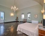 villa-scifazzo-sehr-grosszuegiges-schlafzimmer.jpg
