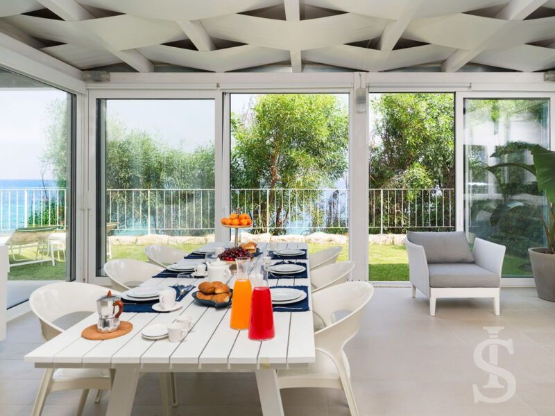villa-stella-maris-esstisch-mit-meerblick.jpg