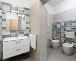 villa-stella-maris-modernes-badezimmer.jpg
