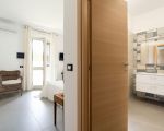 villa-stella-maris-schlafzimmer-mikt-bad.jpg