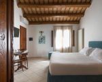villa-tangi-grosses-schlafzimmer.jpg