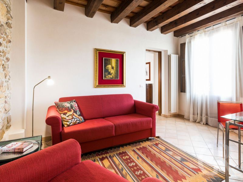 ager-costa-rotes-sofa.jpg