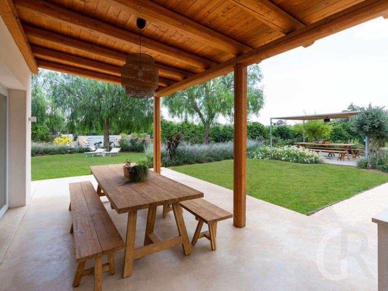 casa-degli-aranci-terasse-mit-gartentisch.jpg