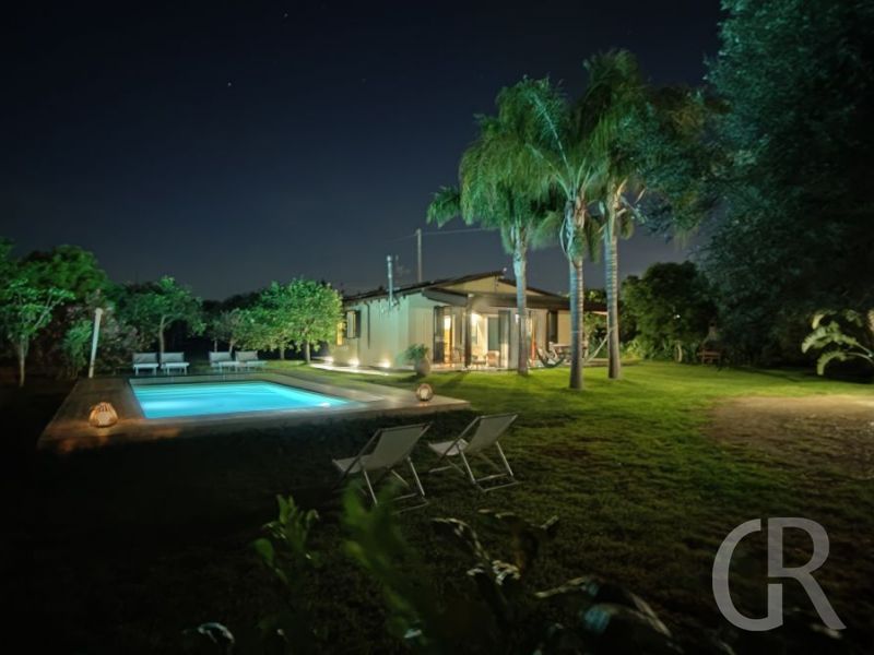 casa-limoni-pool-am-abend.jpg