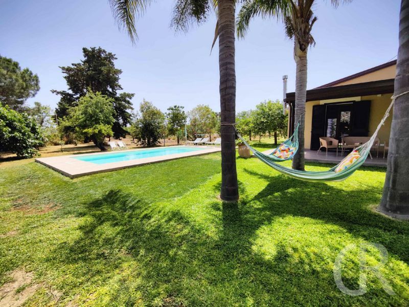 casa-limoni-pool-und-garten.jpg